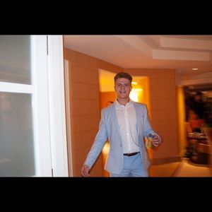 Meet your Posher, Nikos